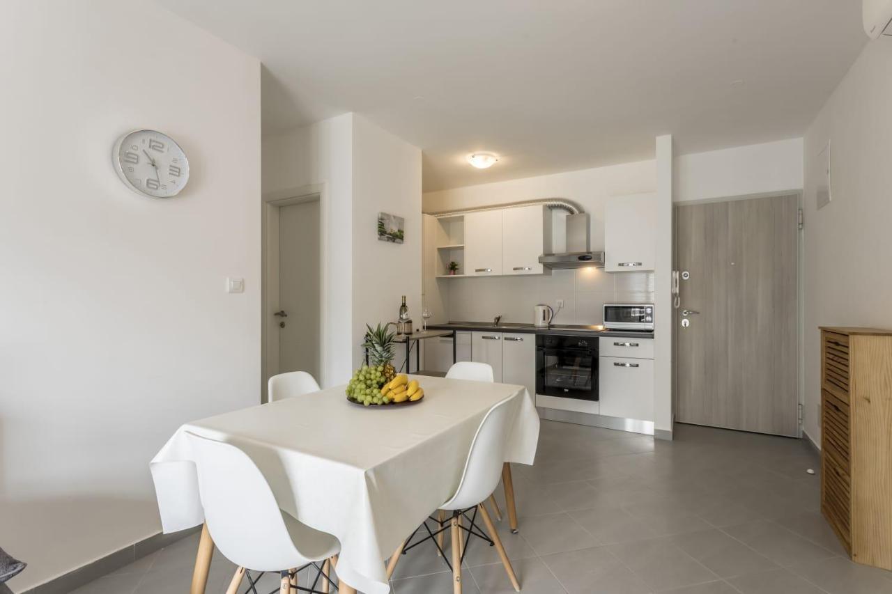 Cool Apartman Split Exterior photo